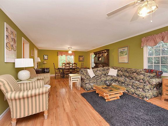 2nd image of 118 Pine St