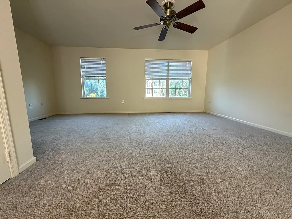 3 bed, 2.5 bath, $2,400 — Photo 4