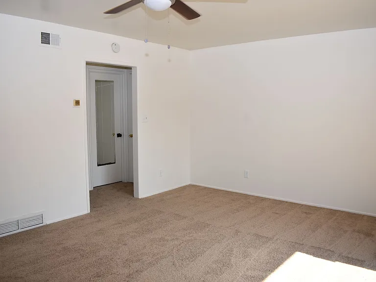 512-516 N Citrus Ave — Photo 9