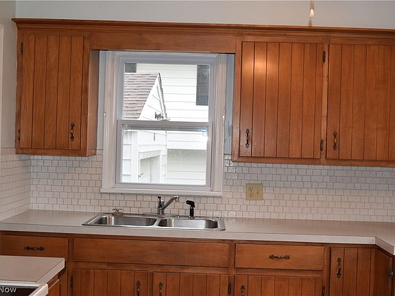 5th image of 61 Elmwood Dr