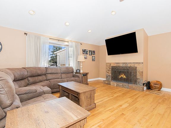 4th image of 15132 Crescent Green Dr