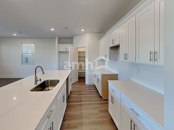 3rd image of 7786 Hickory King Ave