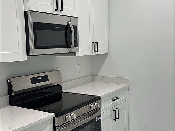 3rd image of 4789 Golfview Blvd