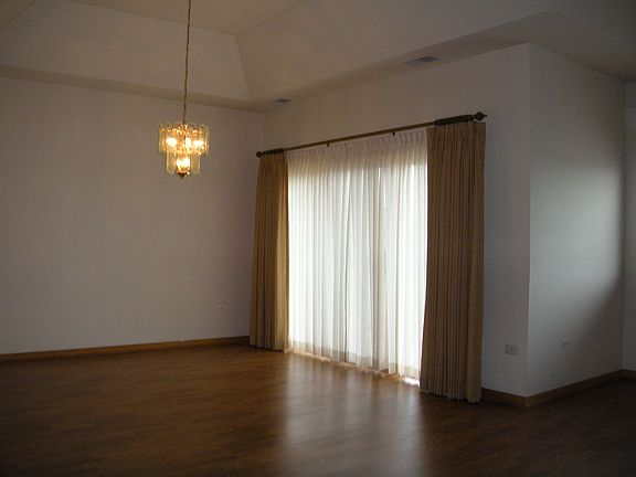 3rd image of 4401 Pershing Ave Unit 3S