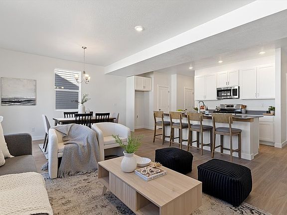 4th image of 1536 E Pheasant Rd #214