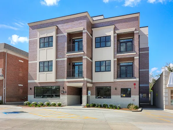 514 Hillgrove Ave #204, Western Springs, IL 60558