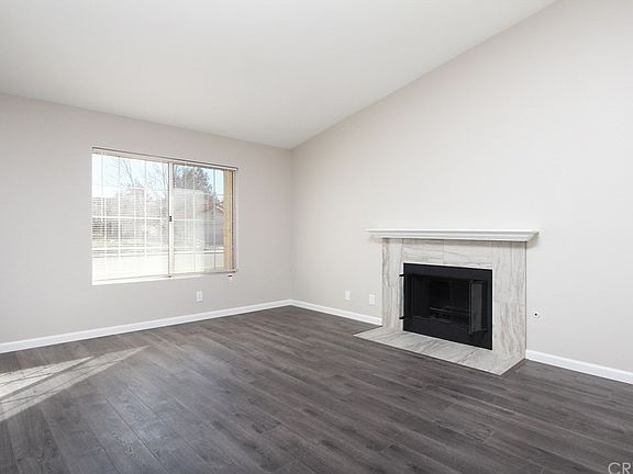 4th image of 4083 Elwood Ave