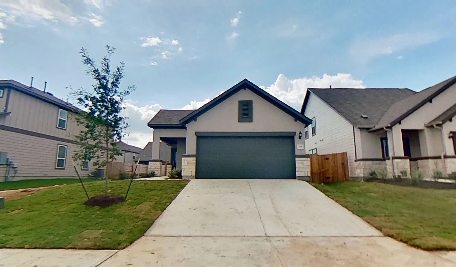 3 bed, 2.0 bath, 1373 sqft, $2,050 — Photo 1