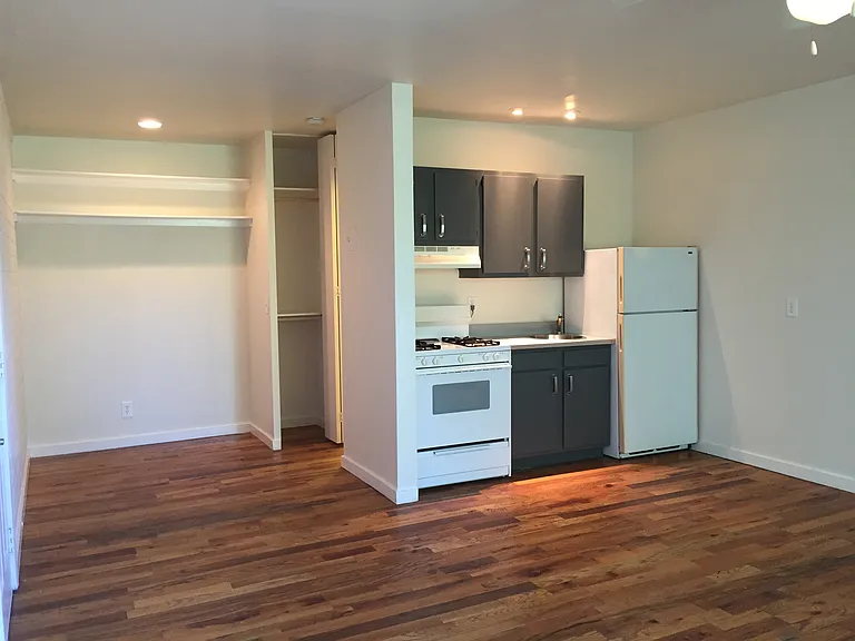 Space on 6th — Photo 19