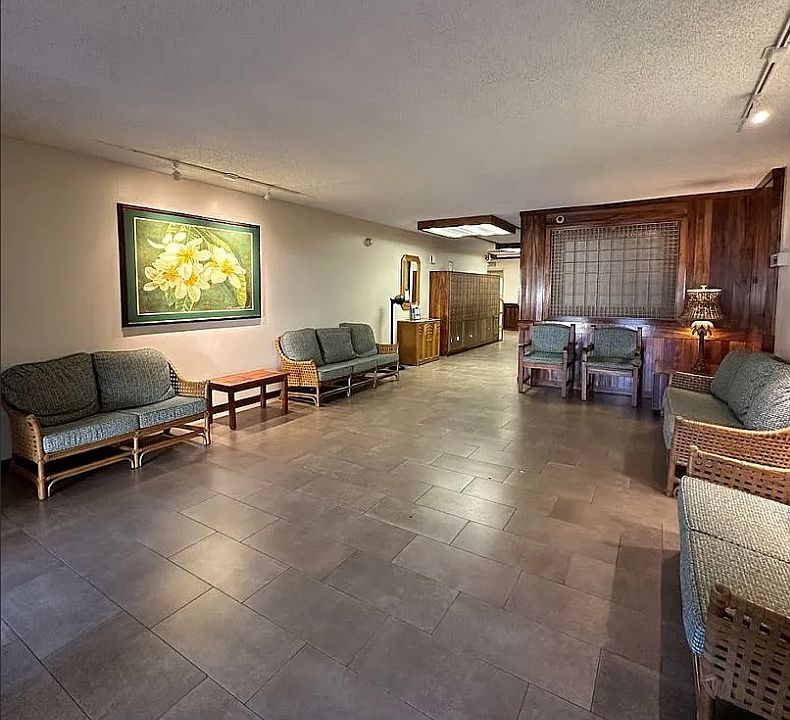 1st image of 922 Ward Ave #11B
