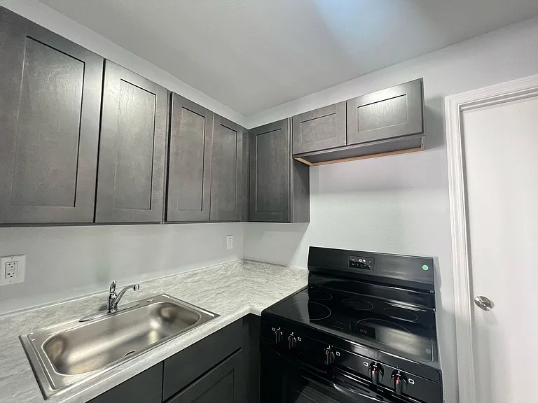 St George Apartments — Photo 66