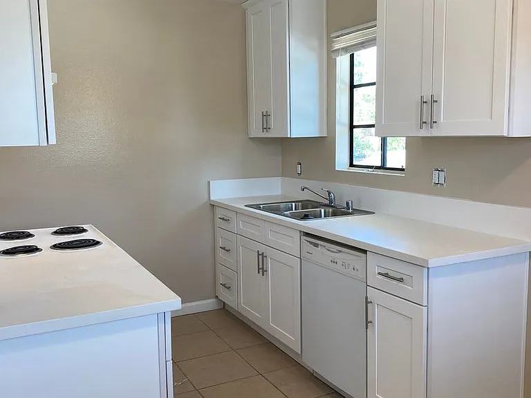 405 W Alameda Ave #J — Photo 5