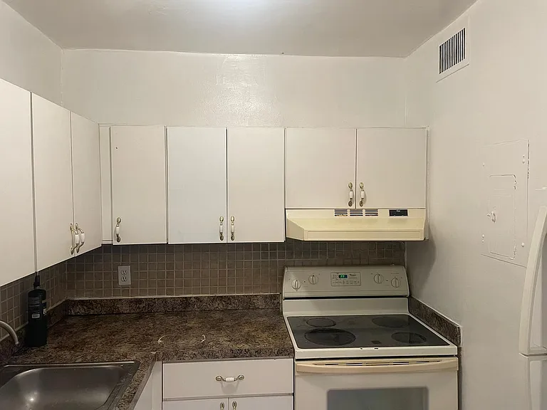 1830 Maravilla Ave #207 — Photo 5