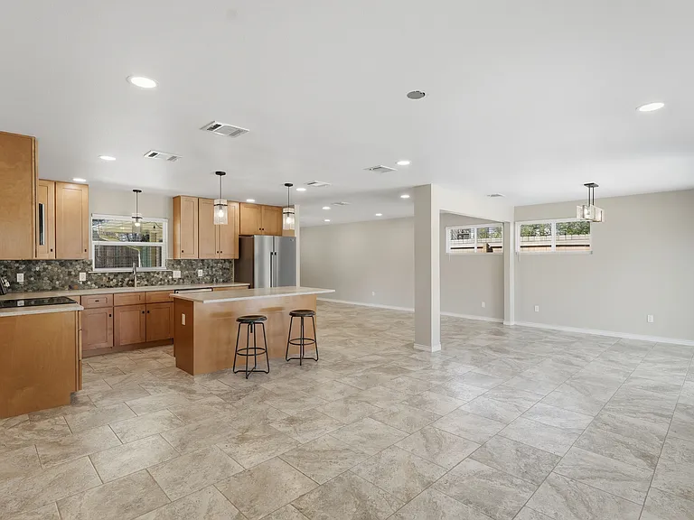 1409 Highland Dr — Photo 13