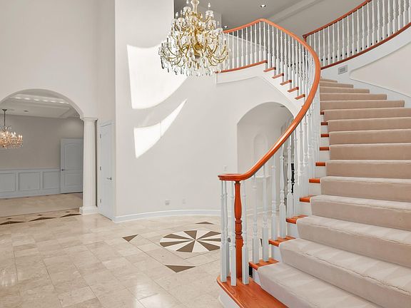 Grand Foyer & Sweeping Staircase