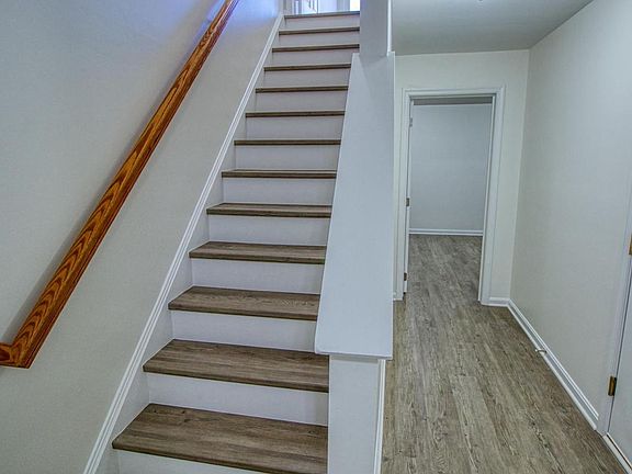 3rd image of 120 Knollwood Rd