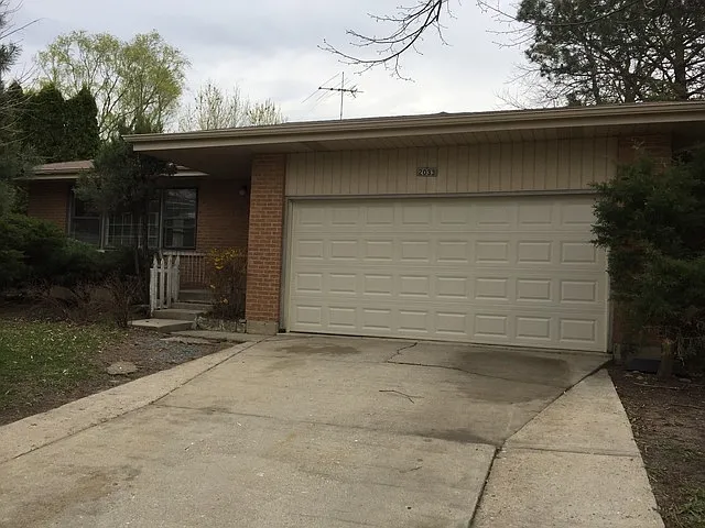 2033 N Wainwright Ct photo 1