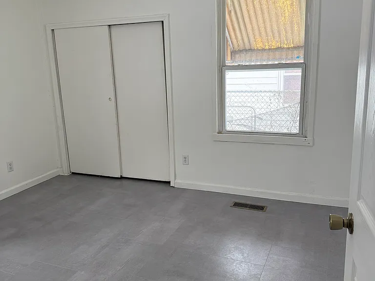 4660 Frankfort Ave — Photo 8