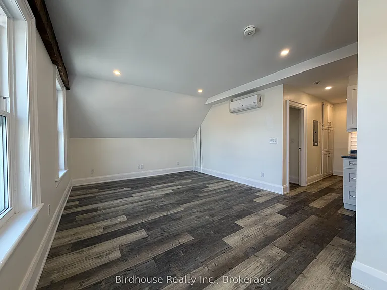 19 Cambridge St S #1 — Photo 10