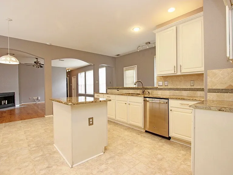 4251 Millview Ln — Photo 6
