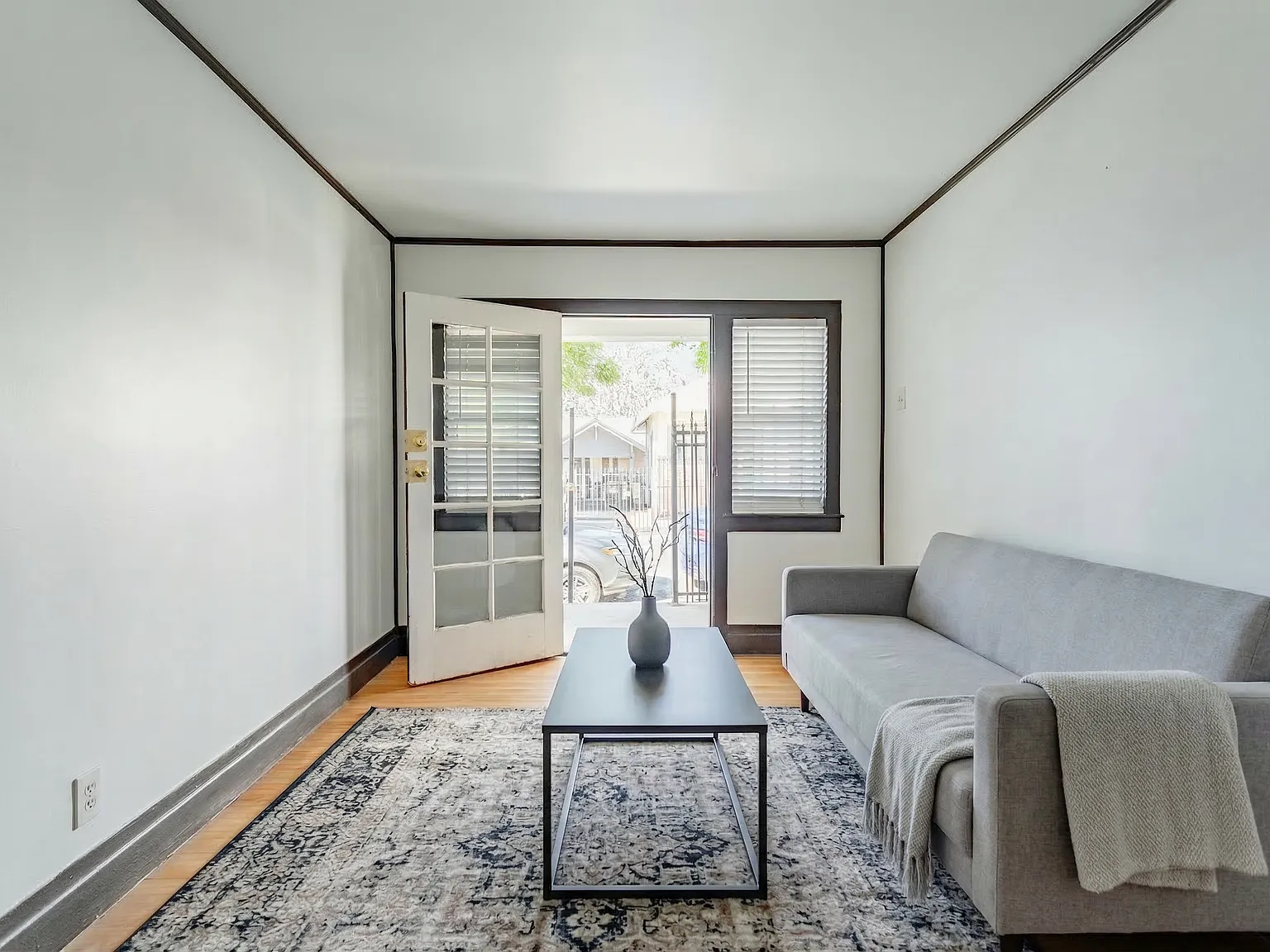 2 bed, 702 sqft, $2,700 — Photo 3