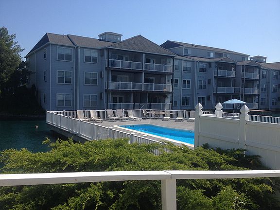 4th image of 2204 Waters Edge Dr