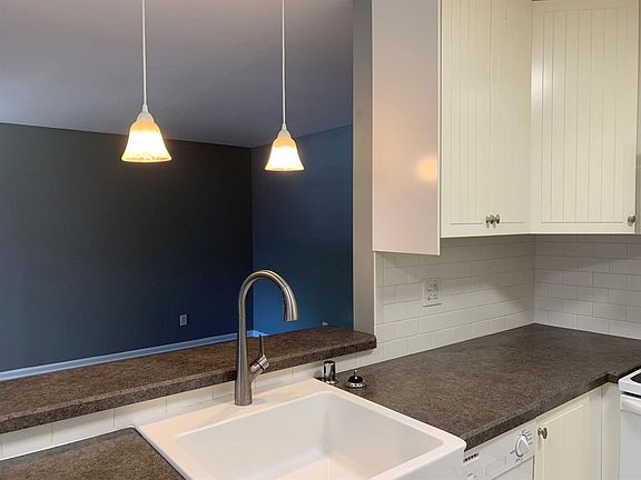 4th image of 333 E 4th St APT B3