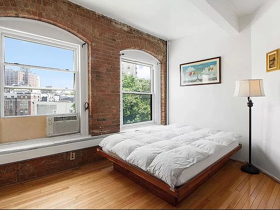4th image of 10 Christopher St APT 5E