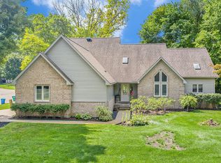 2141 Briar Ct, Commerce Township, MI