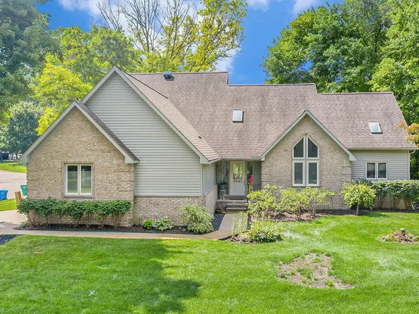 2141 Briar Ct, Commerce Township, MI 48382