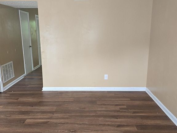 3rd image of 126 Pine Creek Court Ext