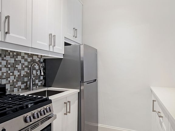 5th image of 330 E 83rd St APT Lh