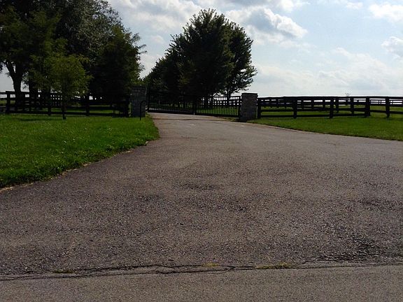 5th image of 1001 Twin Spires Ln
