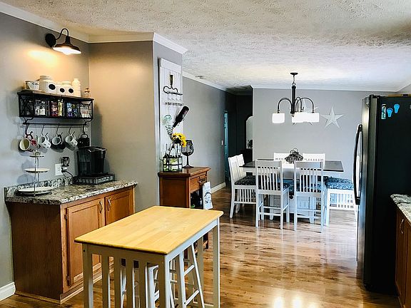 5th image of 15986 Windsor Ln