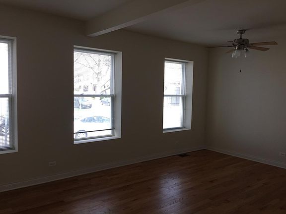 2nd image of 2137 W Ainslie St #1