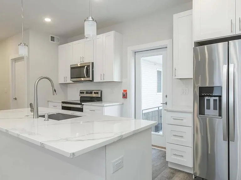 1829 E Sergeant St #5 — Photo 2
