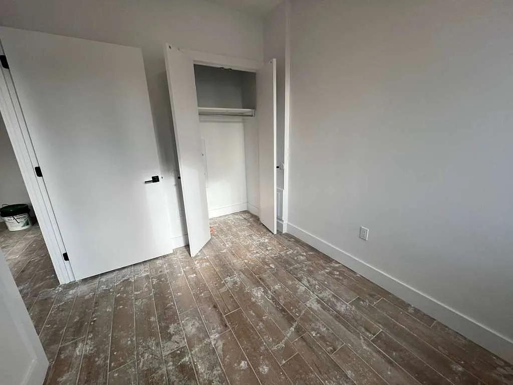 3 bed, 1000 sqft, $3,811 — Photo 4