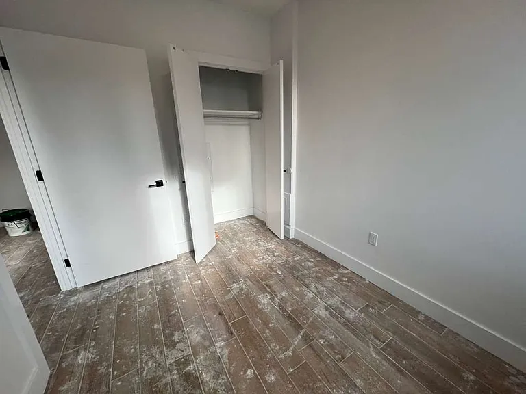 1801 Weeks Ave #1A — Photo 4