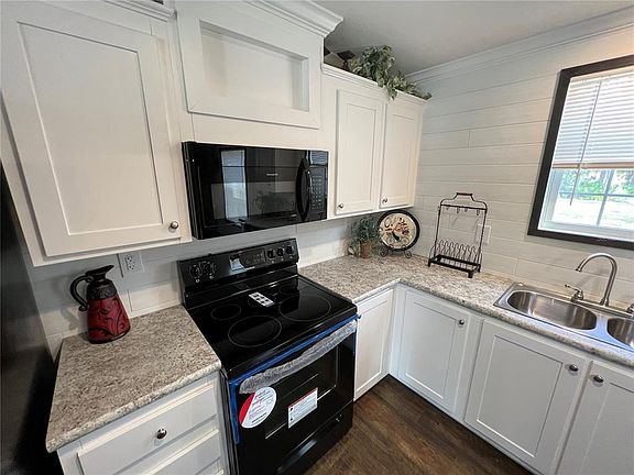 3rd image of 10255 Nikolich Ave