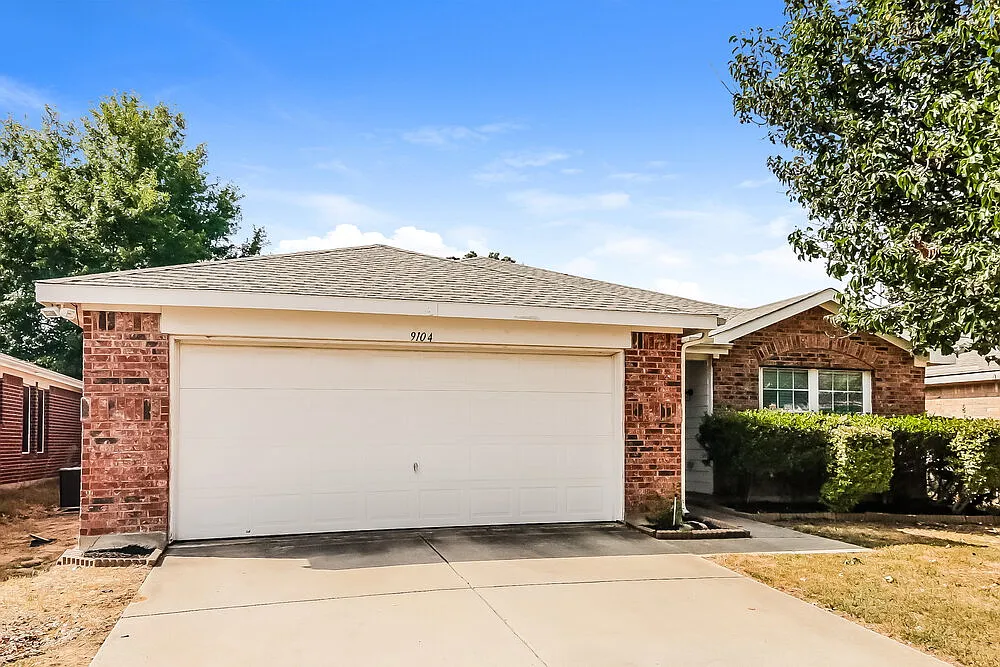 3 bed, 2.0 bath, 1802 sqft, $1,970 — Photo 3