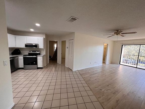 3rd image of 2069 NE Collins Cir APT 7-80