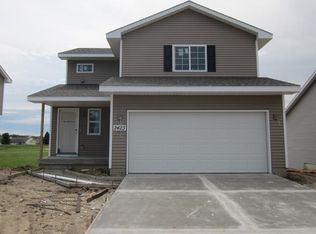 2516 Shadow Creek Ln, Des Moines, IA 50320