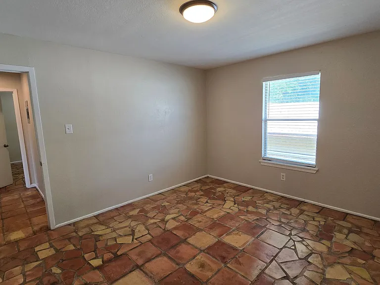 418 Verne St — Photo 16