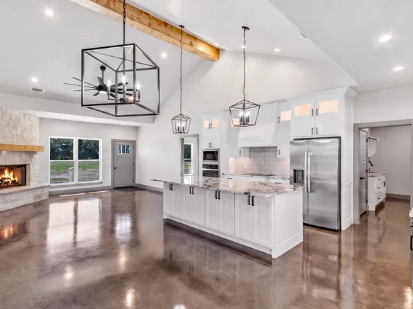 159 Lake Valley Rd, Sunset, TX 76270