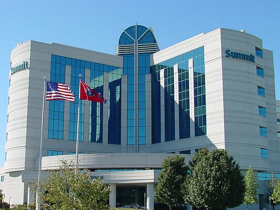 1 minute to Summit Hospital.