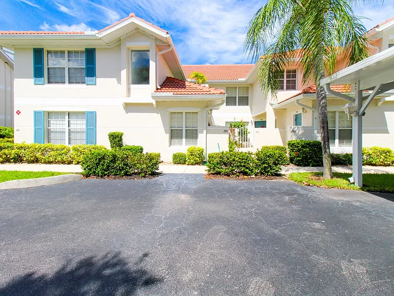5025 Cedar Springs Dr #102 — Photo 4