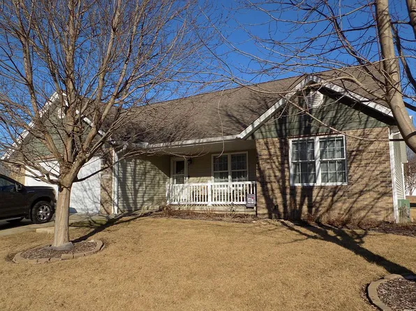 2504 Plymouth Pl, Pekin, IL 61554