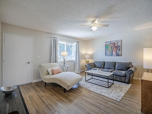 5th image of 569 Cedar Dr