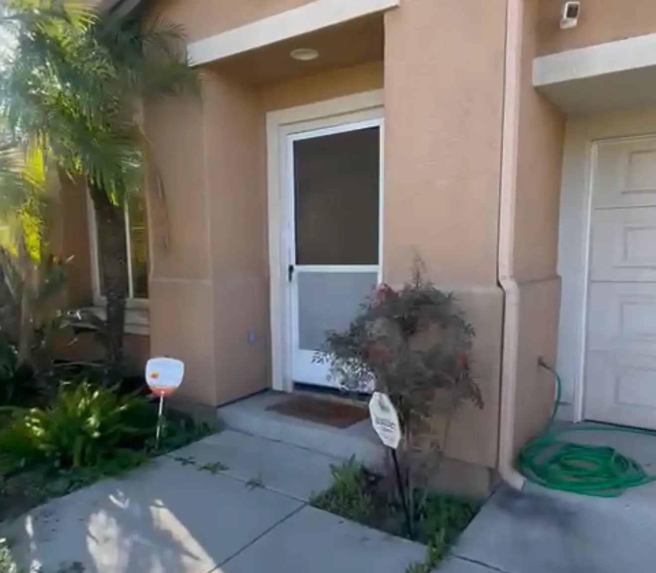 4 bed, 2.5 bath, 2204 sqft, $4,600 — Photo 1