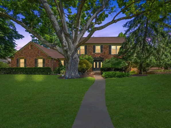 8282 Woodspur Dr, Commerce Township, MI 48382